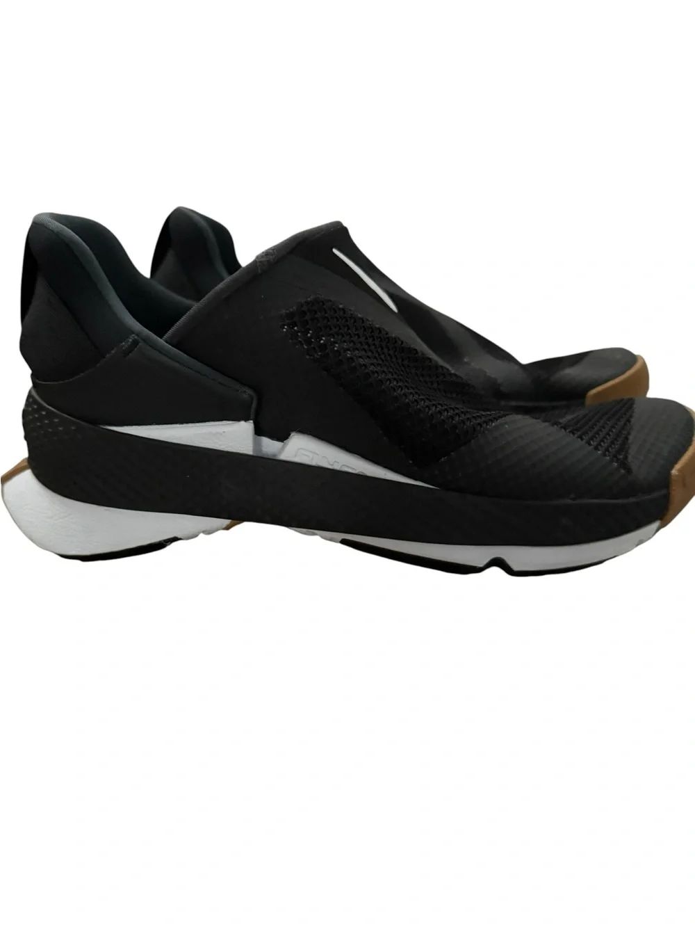 Nike Go FlyEase Black Gum Sneakers Women’s Size 6.